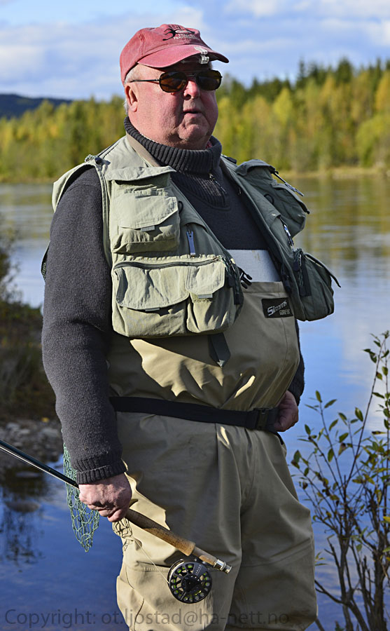 Lennart Bergqvist fra Sverige fisker med flue i Rena